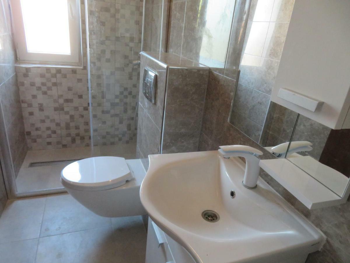 Hotel Vila Velvet Starigrad Paklenica Esterno foto